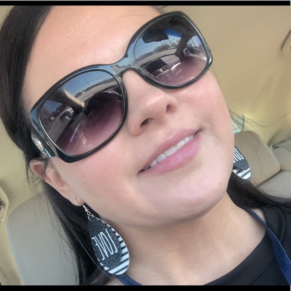 Meet your Posher, Jennifer - Picture 1 of 1